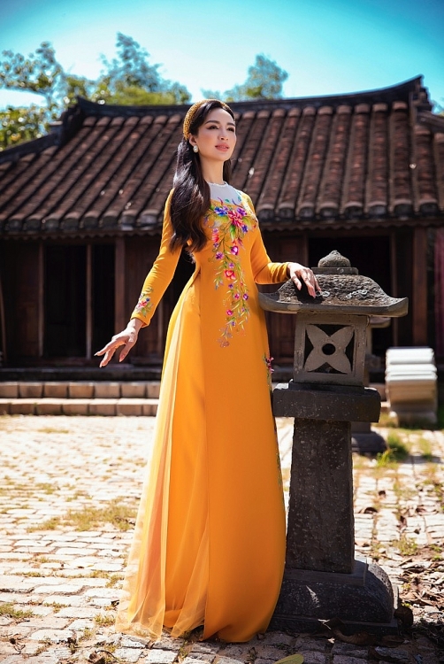 Hoa hậu Ngọc Diễm làm nàng thơ cho bộ sưu tập mới của NTK Minh Châu
