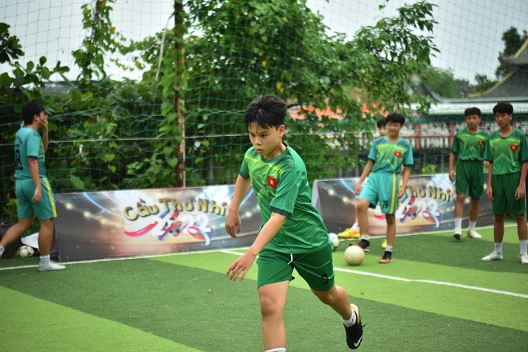 'Cầu thủ nhí 2022': Hoàng Rapper 'ra dẻ', Trần Anh Huy quên luôn nhiệm vụ MC
