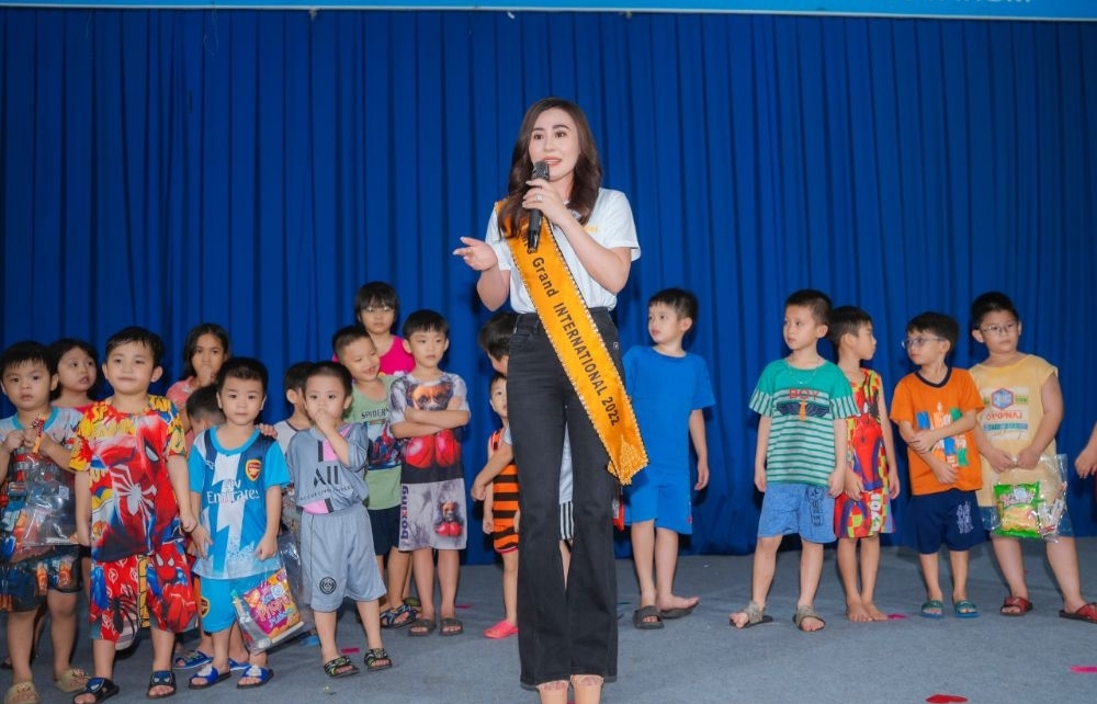Hoa hậu Phan Kim Oanh: Tôi đến với trẻ em Làng SOS bằng tấm lòng của một người mẹ!
