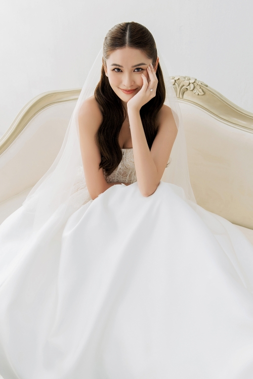 'Cô dâu hạnh phúc' mở màn tháng 12 chính thức là Á hậu Thùy Dung