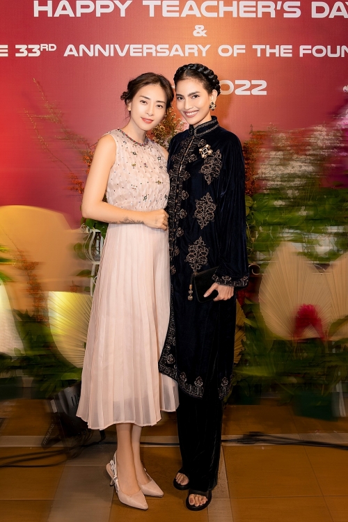 Trương Thị May và mẹ diện áo đôi dự sự kiện