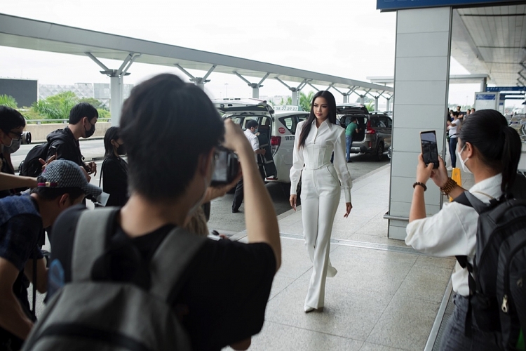 Hoa hậu Ngọc Châu bắt đầu hành trình 3 tuần tập luyện không ngừng nghỉ tại Philippines
