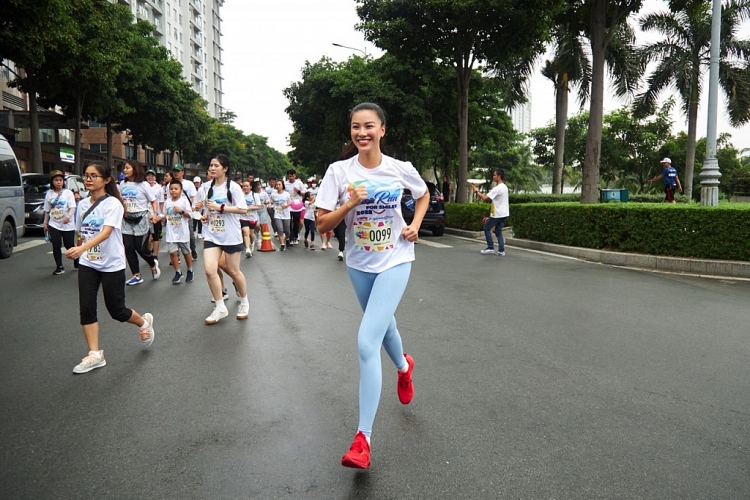 Á hậu Kim Duyên tham gia giải chạy từ thiện, hỗ trợ bệnh nhi hở môi, hàm ếch