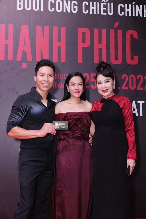 Nghệ sĩ Hồng Vân, 'O Sen' Ngọc Mai, Thảo Trang, Erik và dàn sao Việt đình đám tề tựu tại buổi công chiếu phim điện ảnh 'Hạnh phúc máu'