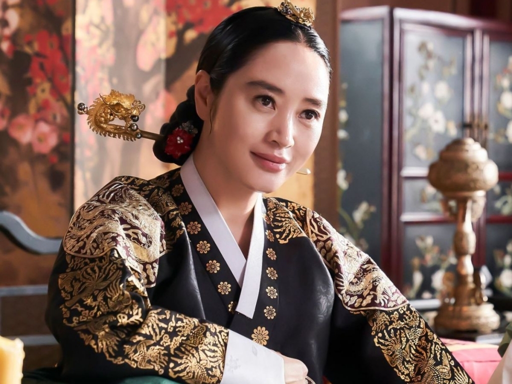 Các nàng hậu 'chất' nhất màn ảnh: Hàn có Trung điện Kim Hye Soo, Trung có Tôn Lệ?