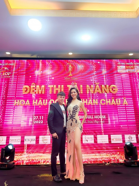 Tân 'Hoa hậu du lịch Việt Nam 2022' Lương Kỳ Duyên đấu giá thiện nguyện, thu về 212 triệu đồng