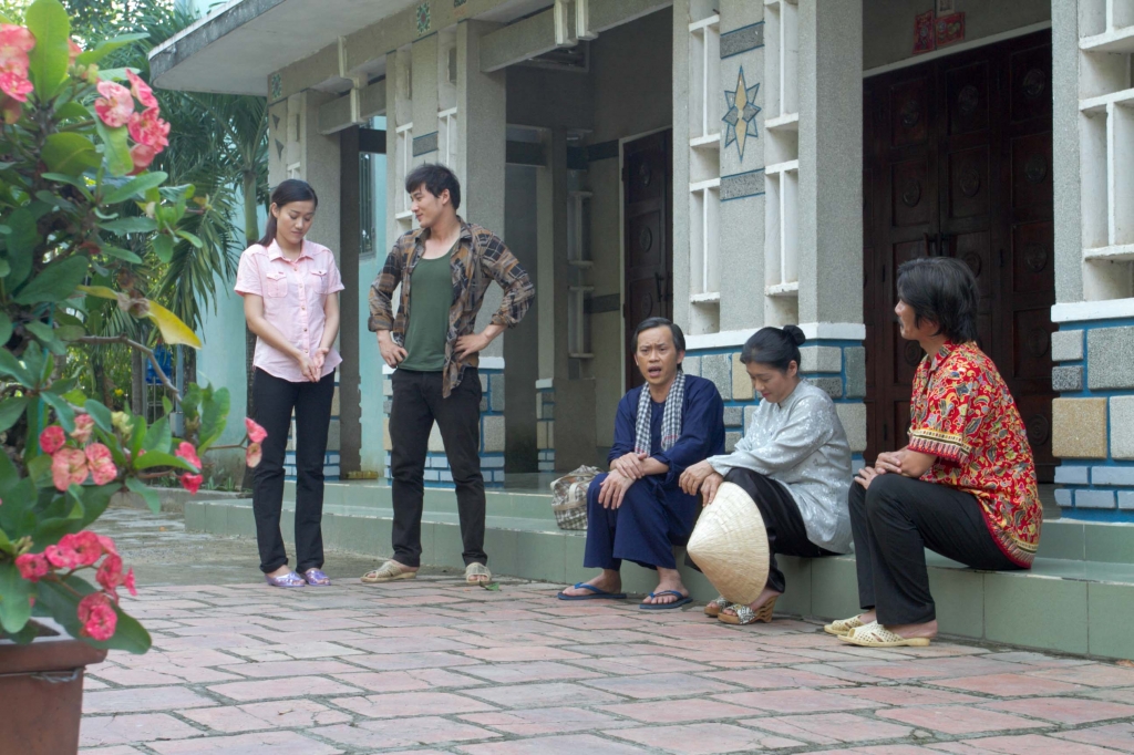 hoai linh thanh thuy tai hop trong phien ban truyen hinh nguoi nha que