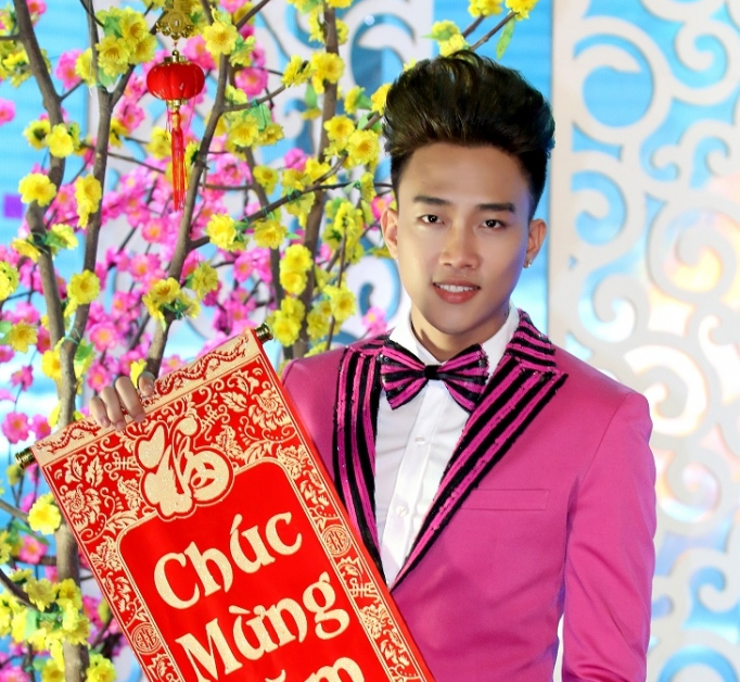 Hoàng tử Bolero Đình Phước 'tấn công' năm mới 2018 bằng bộ ba album 'khủng'