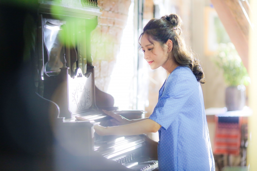 chi pu tro lai man anh voi hinh tuong nhac si sanh vai cung dan trai xinh gai dep han quoc