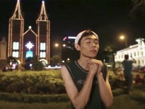 Hồng Thanh 'giả dạng' trẻ bụi đời, khám phá đường phố Sài Gòn mùa Giáng sinh