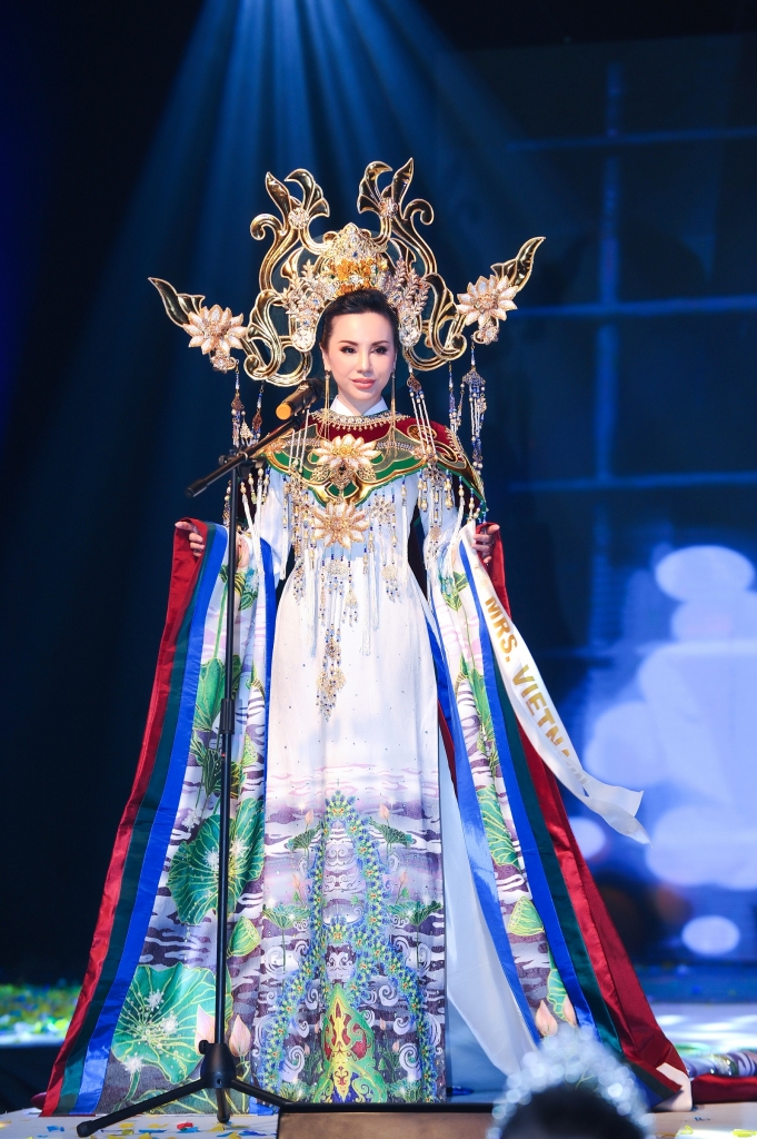 chau ngoc bich dang quang hoa hau dai su quy ba hoan vu the gioi 2018