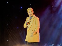 Ca sĩ gốc Việt V.O.X khiến khán giả miền Tây ngất ngây với hit 'Người thứ ba'