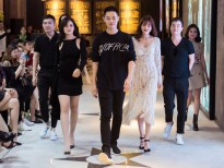 'Gái già lắm chiêu 2': Lần đầu tiên phim Việt tổ chức show thời trang diễn đồ trong phim