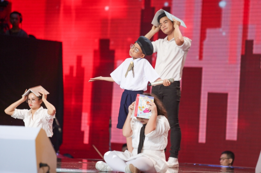 ha quynh nhu xuan phuong anh tuan nam tay nhau buoc vao chung ket the voice kids 2018