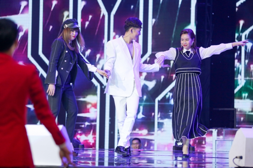ha quynh nhu xuan phuong anh tuan nam tay nhau buoc vao chung ket the voice kids 2018