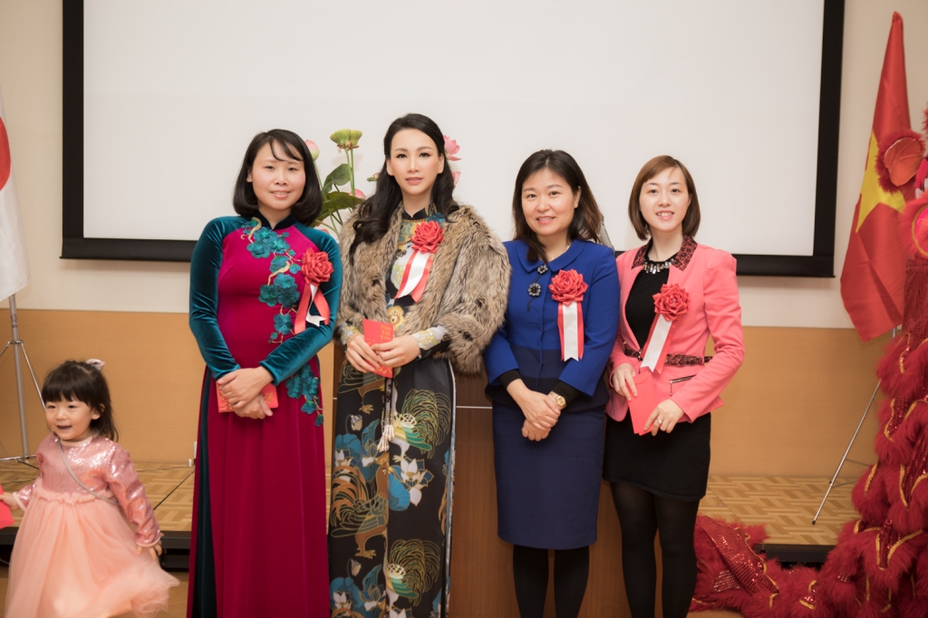 paris vu the hien dang cap thoi trang tai su kien vinh danh dai su truong nhat ngu