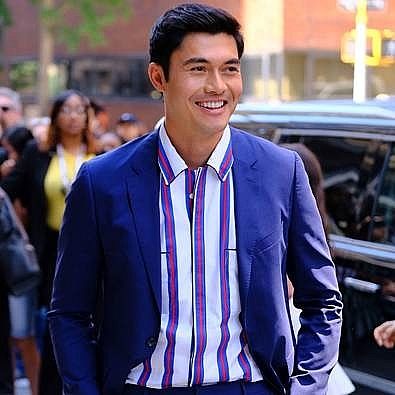 he lo ly li ch soa i ca lai hot nha t hollywood hie n nay henry golding