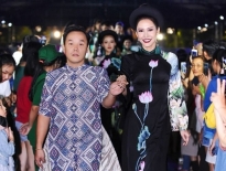 Hơn 100 bộ áo dài của NTK Việt Hùng đẹp lộng lẫy tại Lễ hội TP.HCM - Phát triển và Hội nhập năm 2019