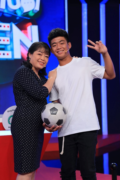 toi tuoi teen tran dinh trong tung bi gia dinh ngan can khong cho theo duoi dam me bong da