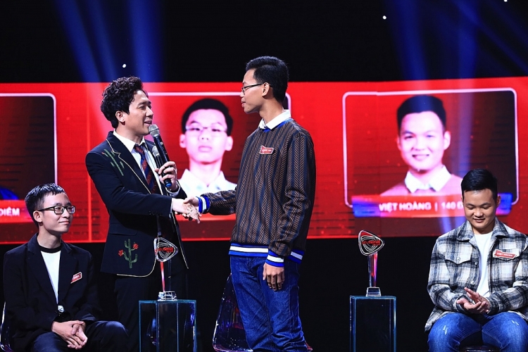 sieu tri tue viet nam chan menh su gia phuoc vinh cham chan cung than dong trieu nguoi co mot tuan minh