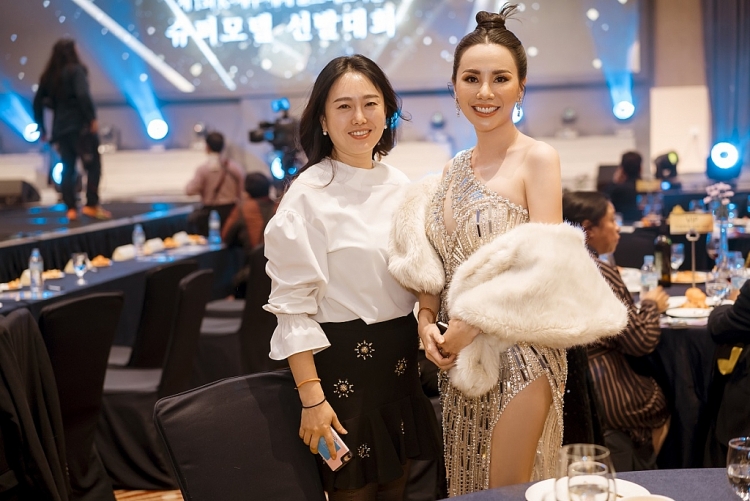 hoa hau chau ngoc bich sang han quoc lam giam khao cuoc thi supper model contest 2019