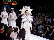 Hoa hậu Khánh Vân diễn vedette, xuất hiện thần thái trong tà áo dài lộng lẫy
