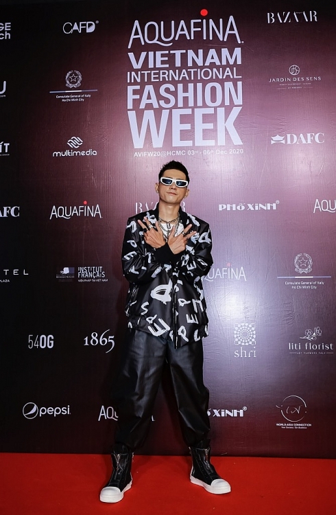 rapper wowy suboi va karik tung hoanh tham do aquafina vietnam international fashion week 2020
