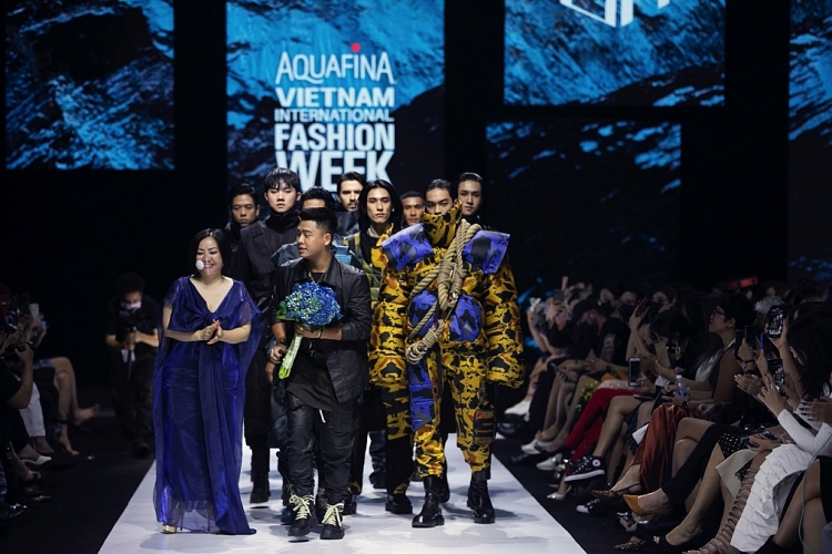 aquafina vietnam international fashion week 2020 thanh cong den tu tam nhin va ban linh kien cuong