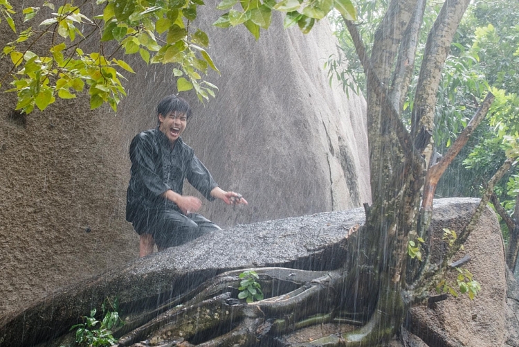 dung bino tro lai man anh voi mot vai dien ac khong loi thoat trong ngay em den