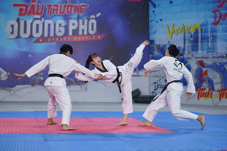 co gai vang lang taekwondo chau tuyet van thi pham cuc gat tren san dau dau truong duong pho