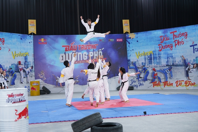 co gai vang lang taekwondo chau tuyet van thi pham cuc gat tren san dau dau truong duong pho