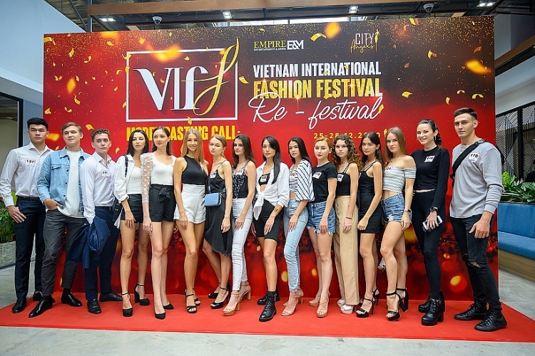 soi noi buoi casting cua hang tram nguoi mau cho vietnam international fashion festival 2020
