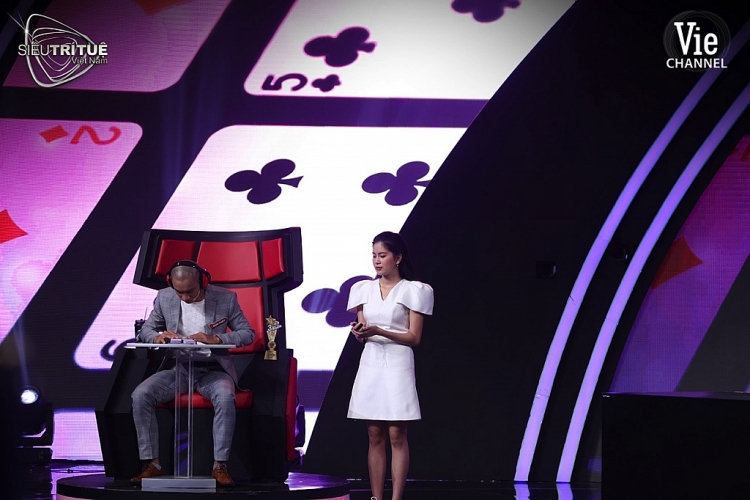 sieu tri tue viet nam mang thu thach tuyen thu quoc te chua chinh phuc chang trai 22 tuoi khien giam khao lo lang