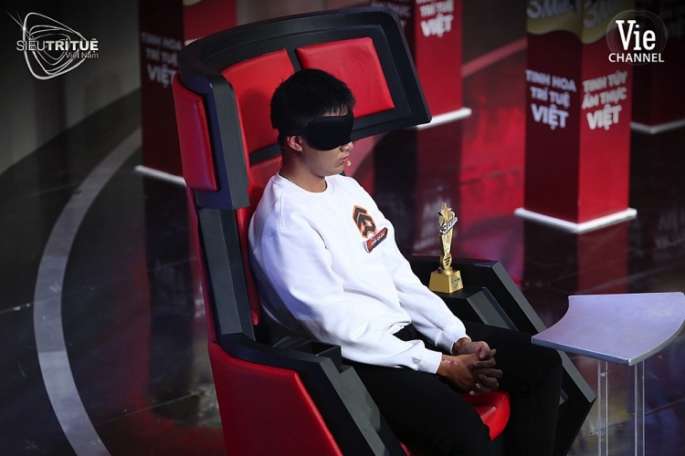 sieu tri tue viet nam mang thu thach tuyen thu quoc te chua chinh phuc chang trai 22 tuoi khien giam khao lo lang