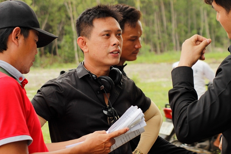 dao dien le nha huy chuan bi khai may bom tan trinh tham bi mat zombie