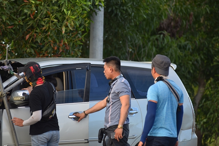 dao dien le nha huy chuan bi khai may bom tan trinh tham bi mat zombie