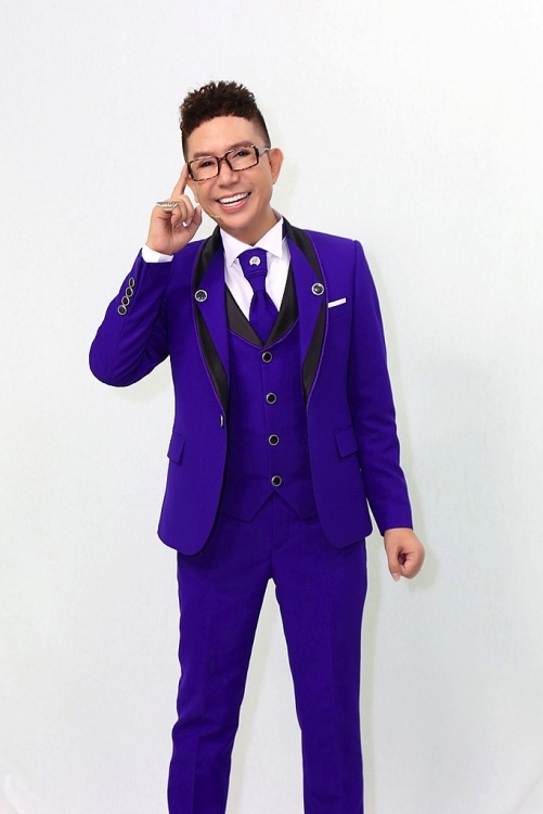 long nhat va 30 nam su nghiep nhieu scandal bi mang chui nhung luon tu hao vi mot tay nuoi cac em thanh tai giau co