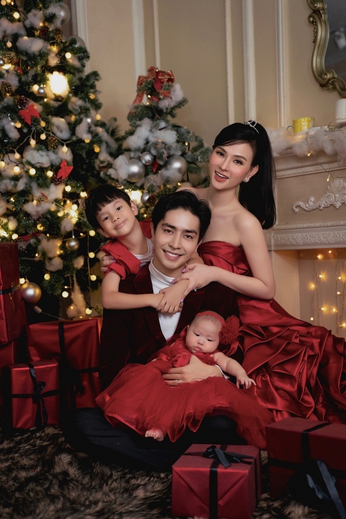 Ca sĩ Thu Thủy khoe bộ ảnh gia đình hạnh phúc