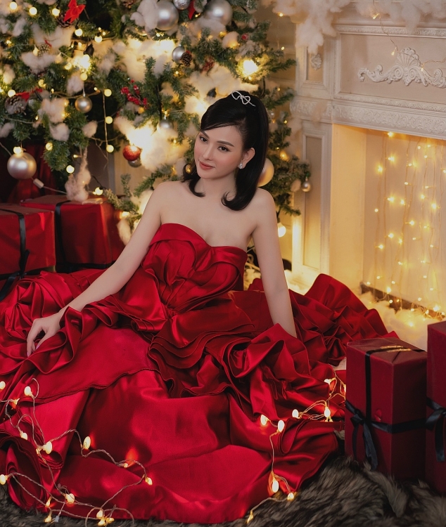 Ca sĩ Thu Thủy khoe bộ ảnh gia đình hạnh phúc