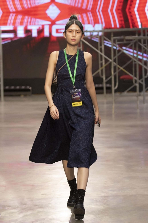 Sân khấu 'Vietnam International Fashion Festival' nóng bừng với sự xuất hiện của Hà Trần, Bảo Anh