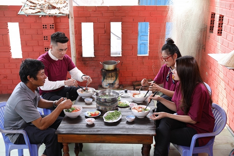 'Ẩm thực kỳ thú': Nam Thư - Kha Ly vịn đủ cớ để ăn xong trốn rửa bát