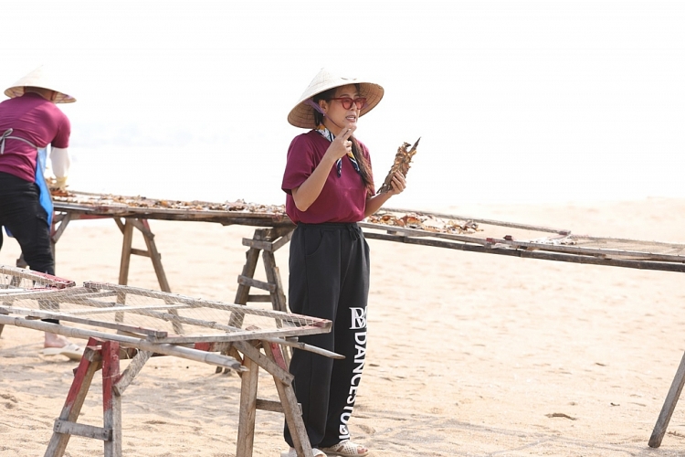 'Ẩm thực kỳ thú': Nam Thư - Kha Ly vịn đủ cớ để ăn xong trốn rửa bát