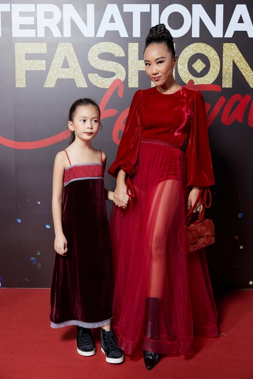 Thảm đỏ ngày 2 'Vietnam International Fashion Festival 2020': Cuộc đổ bộ của những siêu mẫu vang bóng một thời