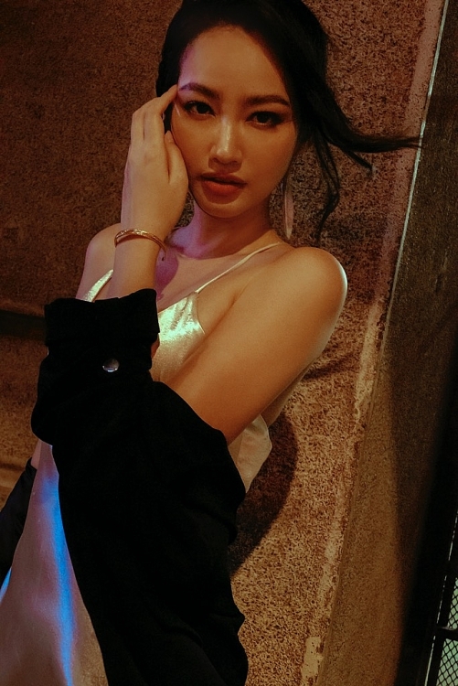 Trương Tri Trúc Diễm lúc thanh lịch, khi gợi cảm đầy quyến rũ