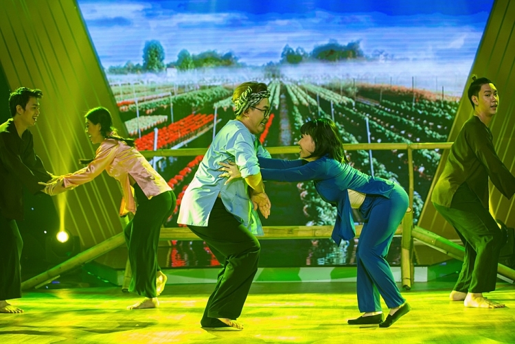 Việt Hương, Đại Nghĩa tích cực tập nhảy, mở màn đêm chung kết 'Vũ điệu vàng'