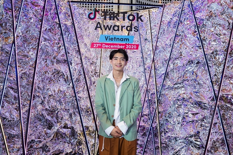 Quang Đăng, Min và Erik 'cháy' hết mình cùng 'Ghen Cô Vy' tại Tiktok Awards