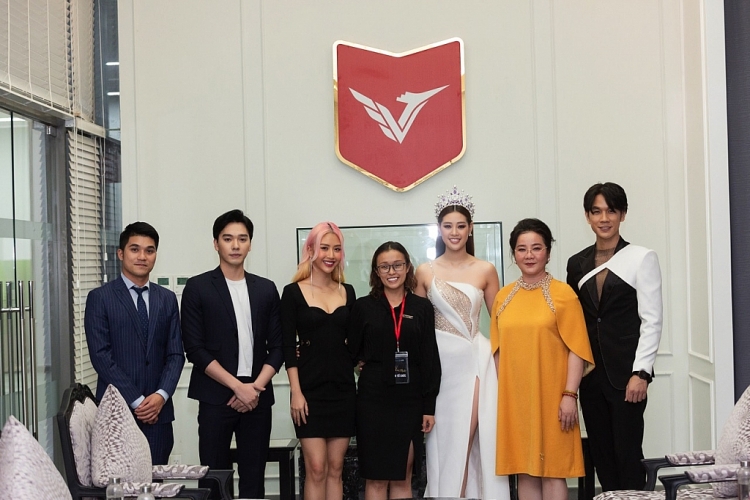 Hoa hậu Khánh Vân đội vương miện chấm thi 'Miss & Mister Văn Lang 2020'