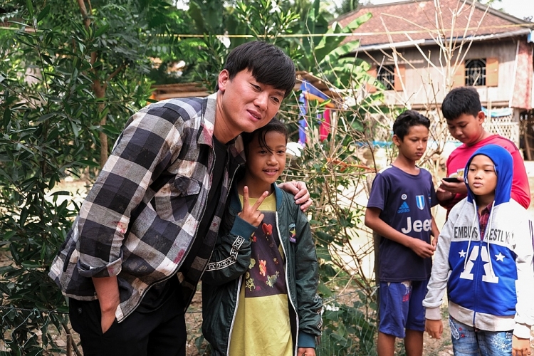 Gia đình Lý Hải hóa người Chăm trên phim trường 'Lật mặt: 48h'