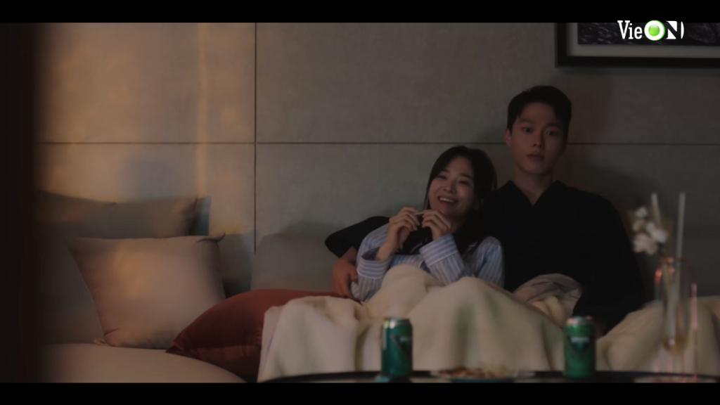 'Bây giờ, chúng ta đang chia tay': Lộ diện người thứ 3 xen vào chuyện tình của Song Hye Kyo - Jang Ki Yong