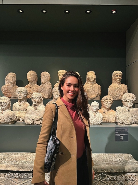 Á hậu Hoàng My thăm lại Israel khi đồng hành cùng Kim Duyên tại 'Miss Universe 2021'